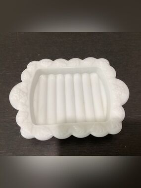 Vtg. 1940s Westmoreland white milk glass soap dish, Mid-Century pattern